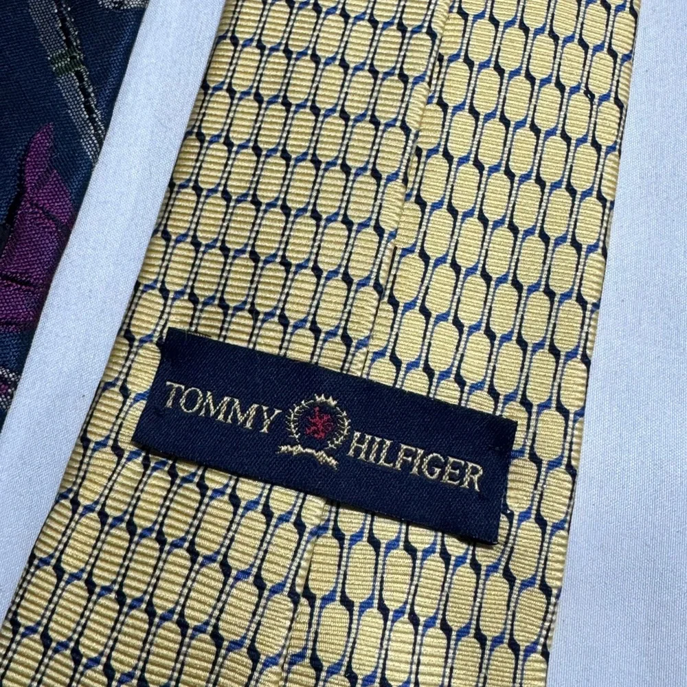 LOT OF 4‎ MENS TIES. TOMMY HILFIGER, CALVIN KLEIN, DONEAGLE, ROUNDTREE AND YORKE